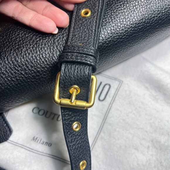 Moschino Elegant Black and Gold Handbag - Picture 7 of 14